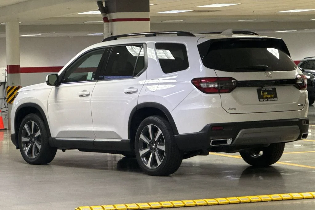 Used 2025  Honda Touring image 6