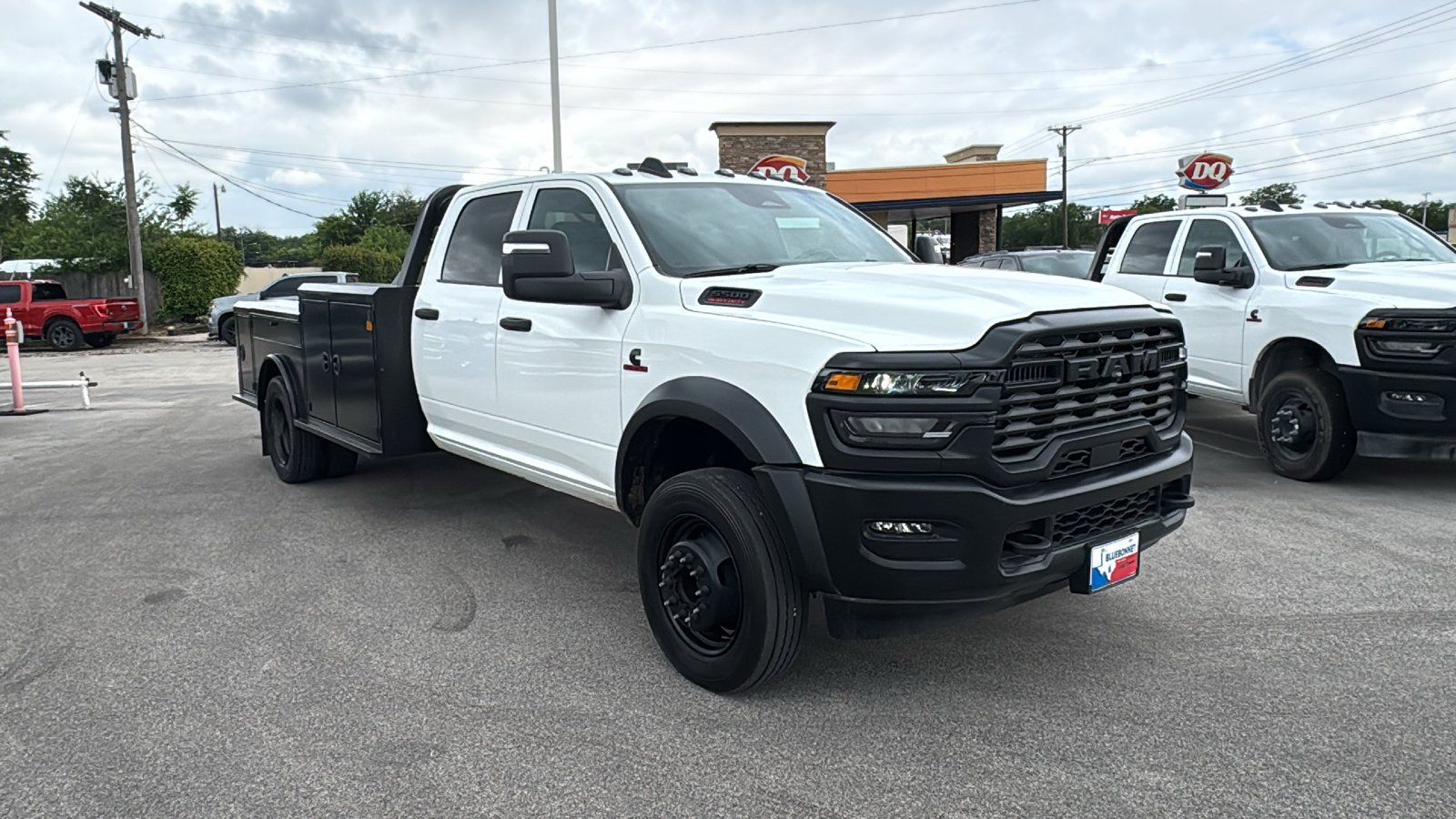 New 2026 Bright White Clear-Coat Exterior Paint RAM Tradesman image 3