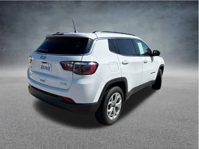 Used 2025 White Jeep Latitude image 11