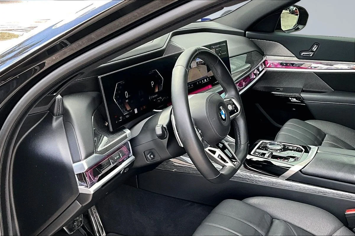 Used 2024  BMW xDrive image 17
