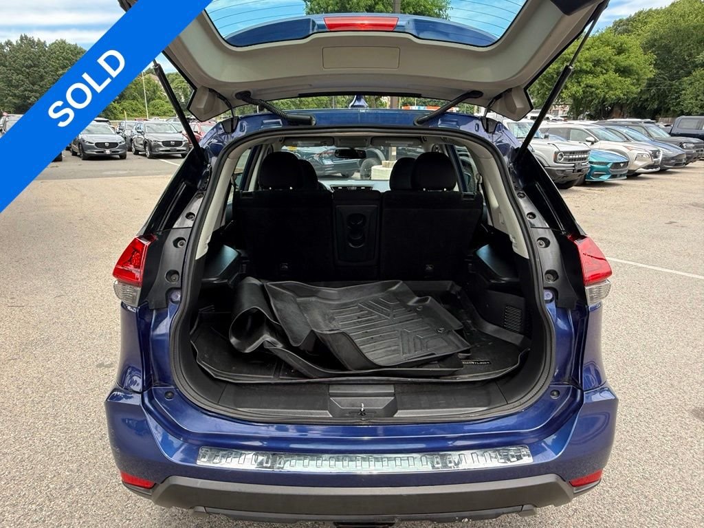 Used 2018 Caspian Blue Nissan S image 24