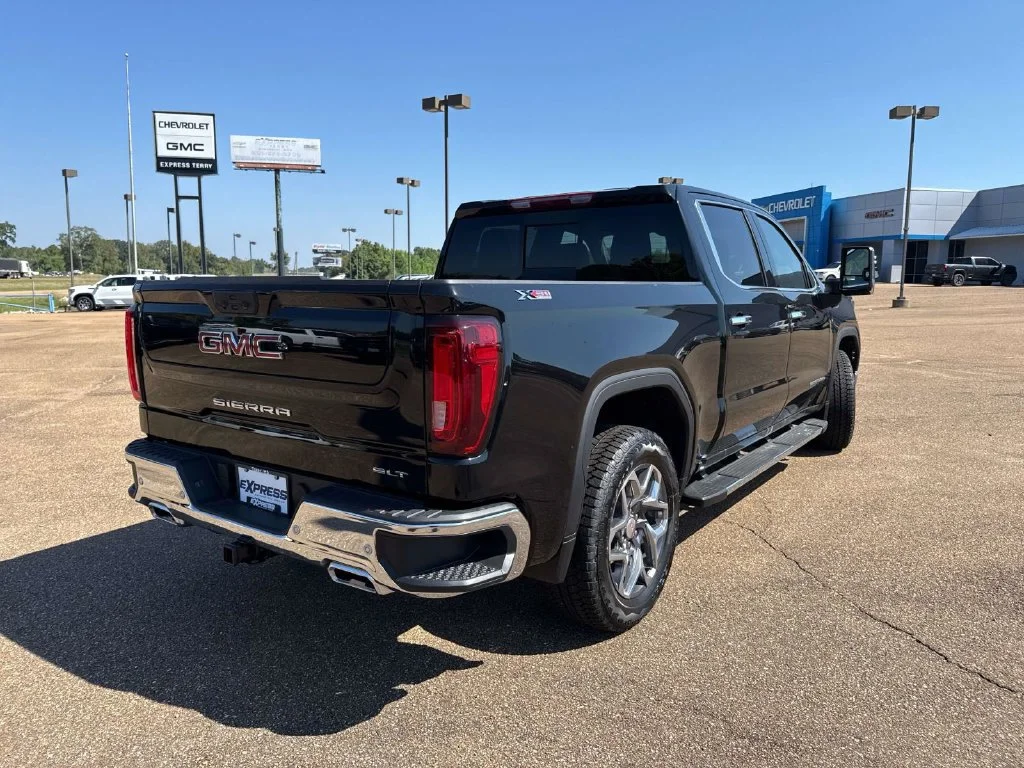 2026 GMC Sierra 1500 SLT - Photo 7