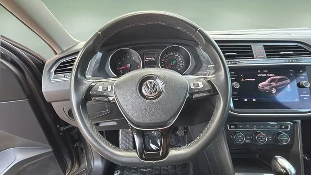 Used 2020  Volkswagen SE image 12
