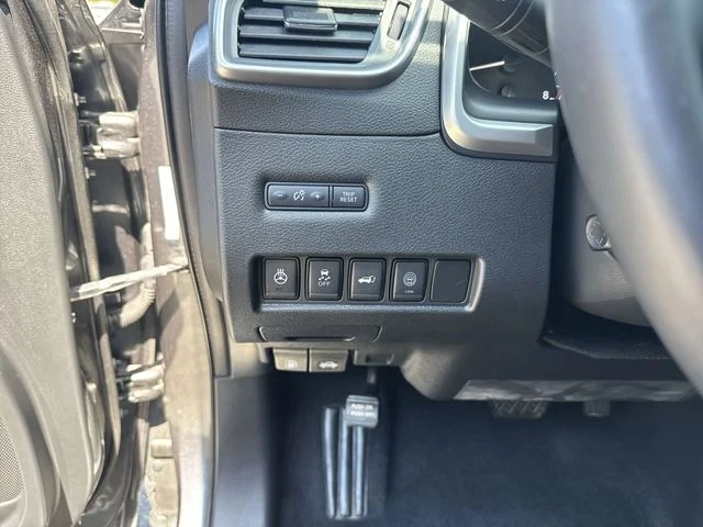 Used 2020 Gray Nissan Platinum image 25