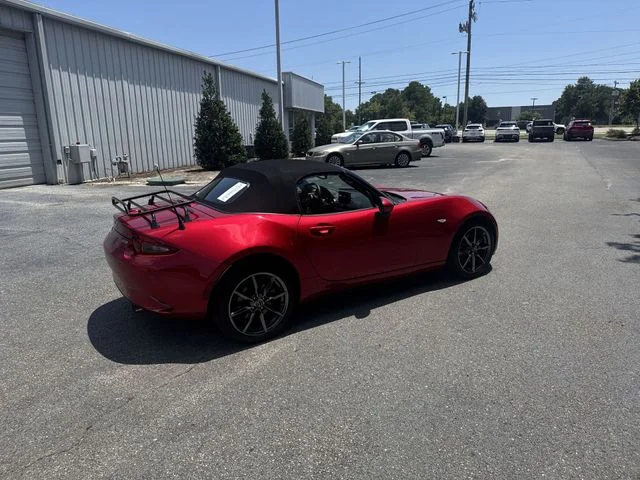 Used 2016 Red Mazda Grand Touring image 5