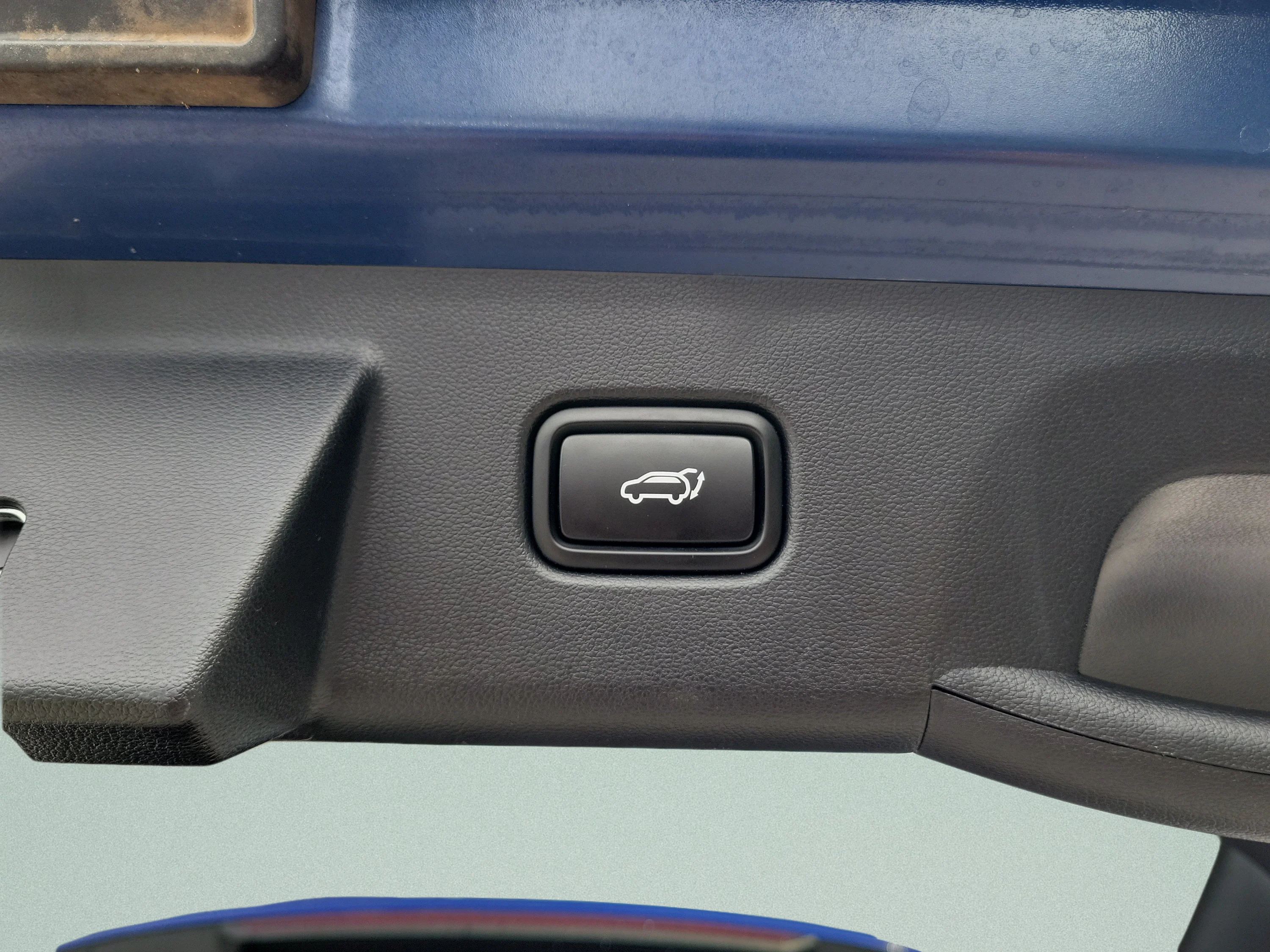 Used 2022 Intense Blue Hyundai SEL image 10