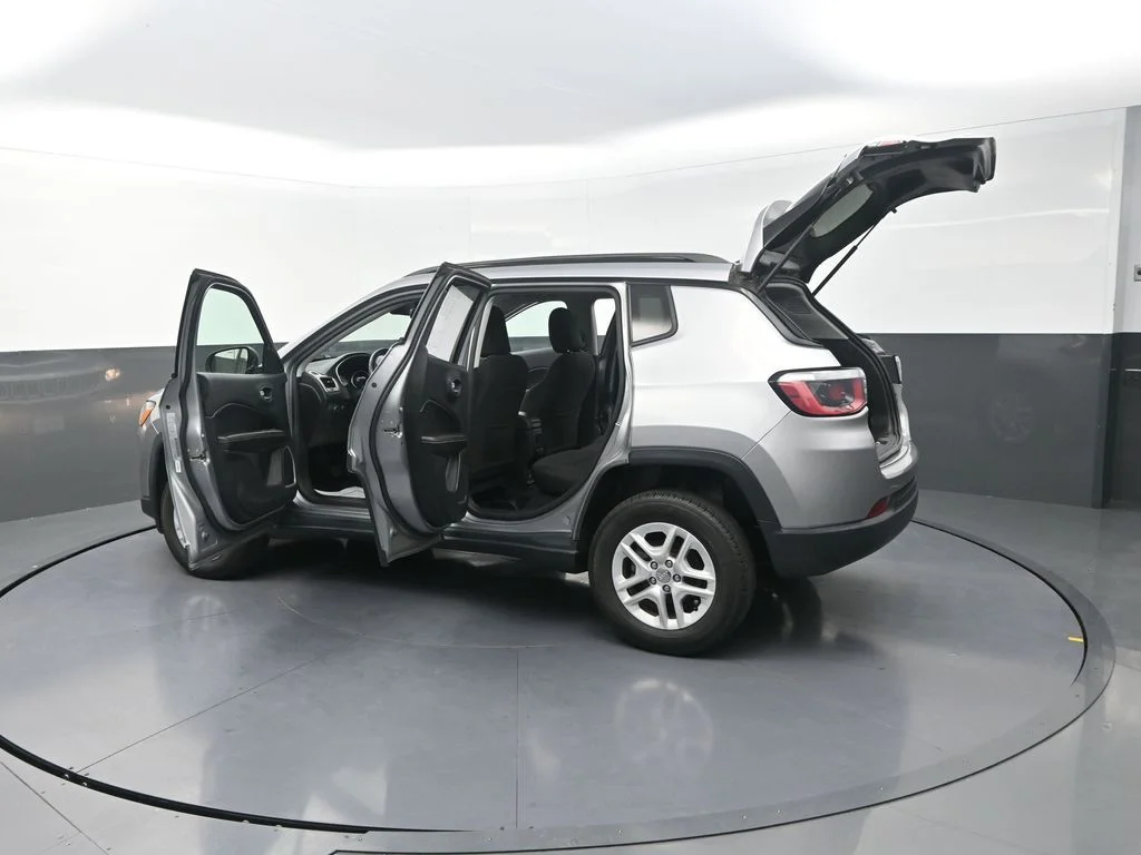 Used 2018 Silver Jeep Sport image 33