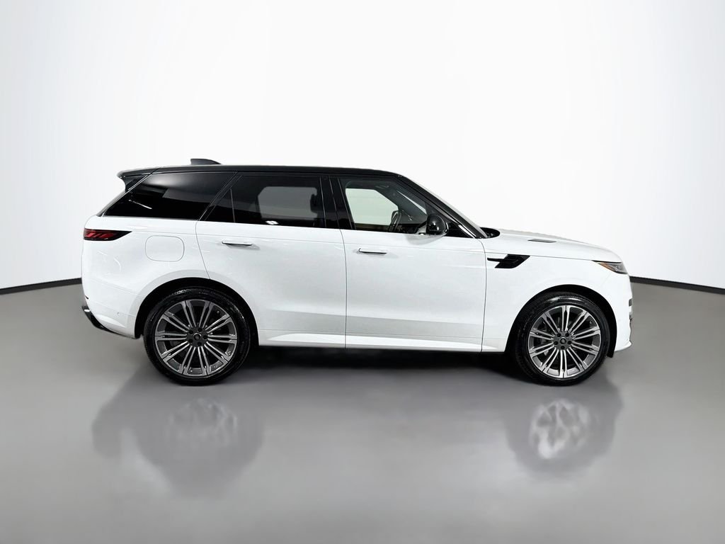 Used 2025 White Land Rover Dynamic SE image 4