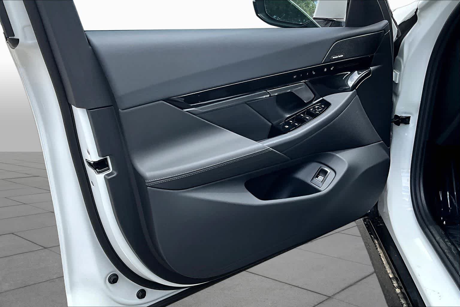 New 2026 Alpine White BMW 530i xDrive image 10