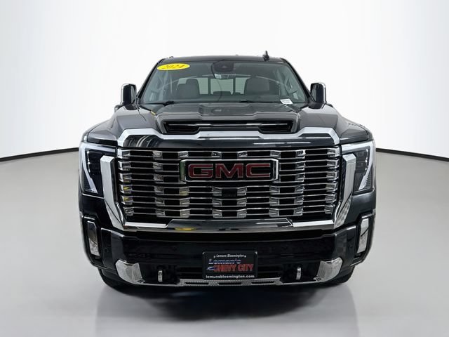 Used 2024 Onyx Black GMC Denali image 2
