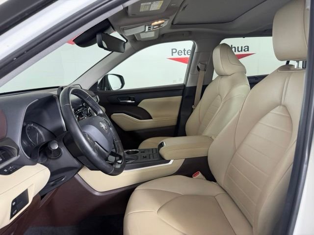 Used 2020 Blizzard Pearl Toyota XLE image 5