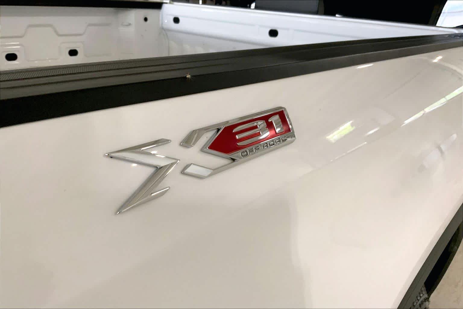 Used 2021 Summit White GMC SLE image 10