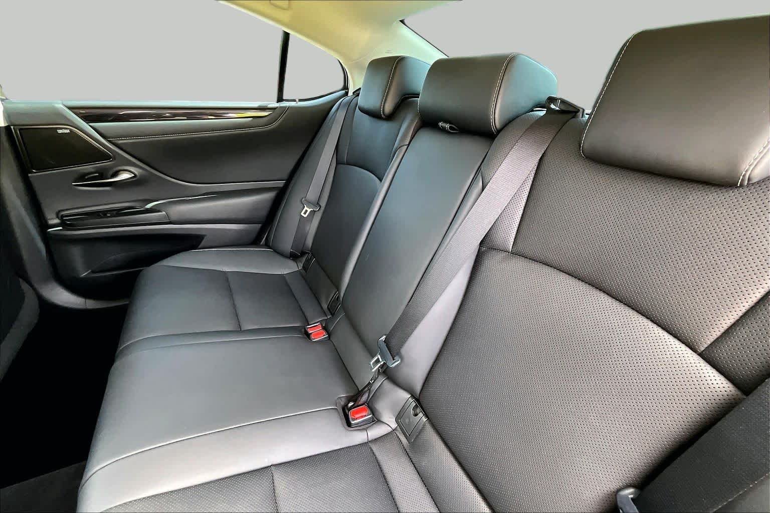 Used 2021 Matador Red Mica Lexus  image 21