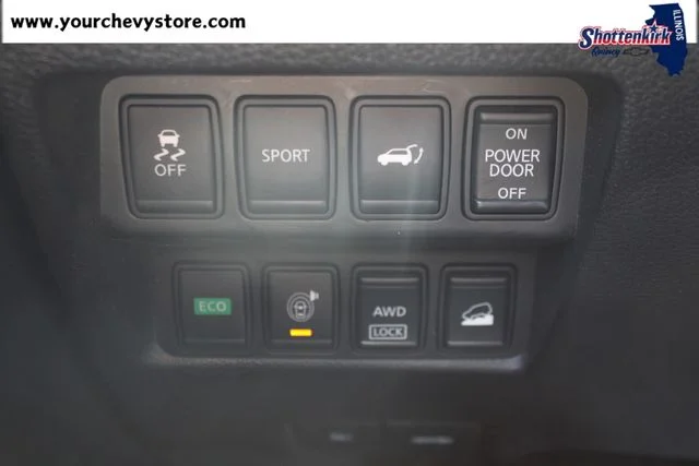 Used 2015 Black Nissan SL image 20