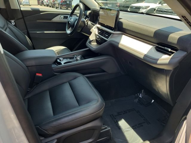 Used 2026 Star White Ford Active image 16