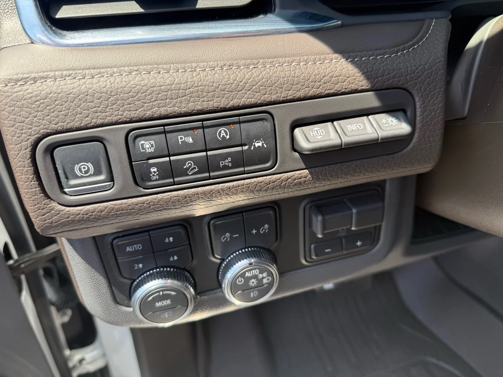 Used 2024 White Frost Tricoat GMC Denali image 22
