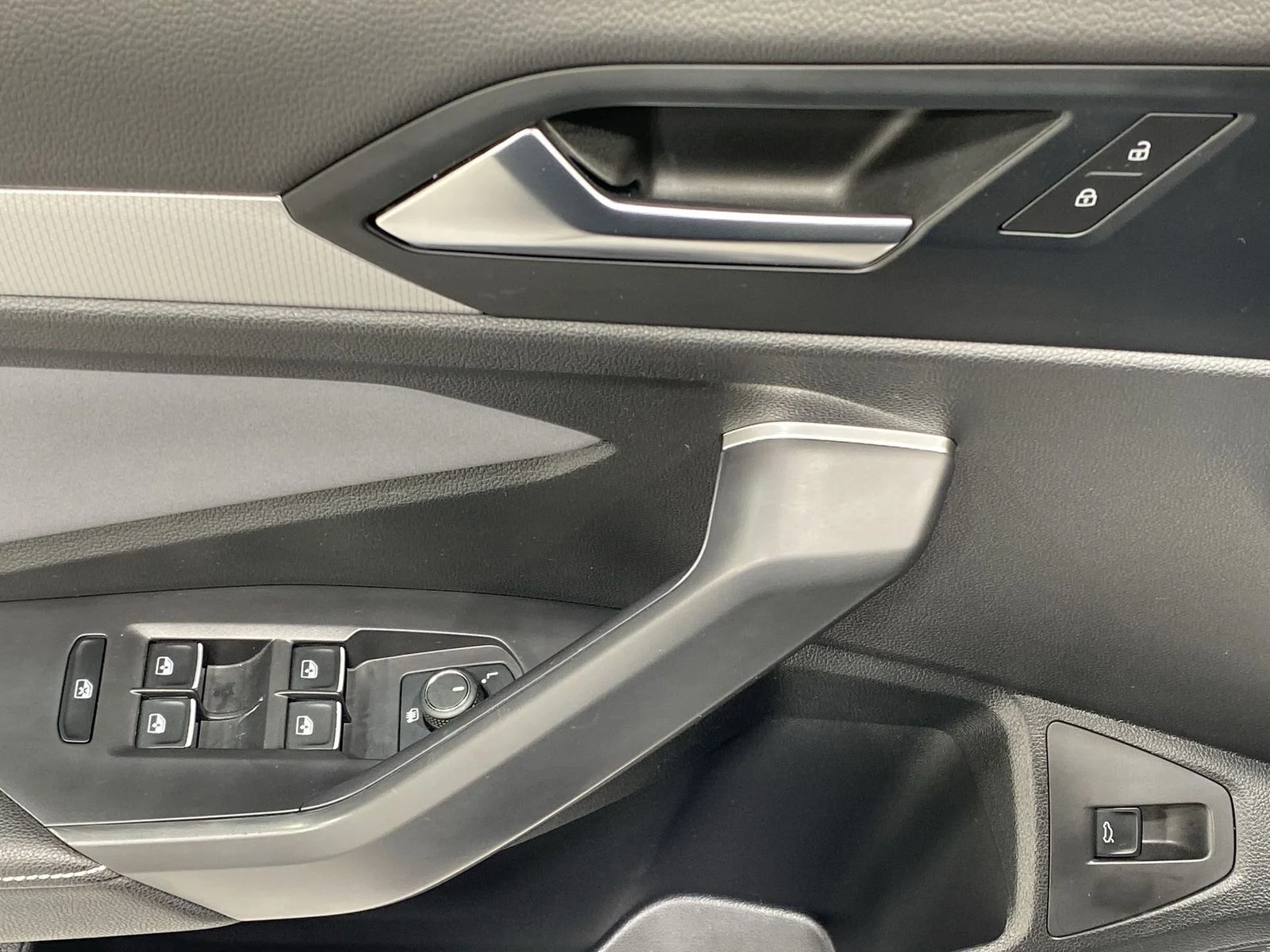 2025 Volkswagen Jetta SE - Photo 13
