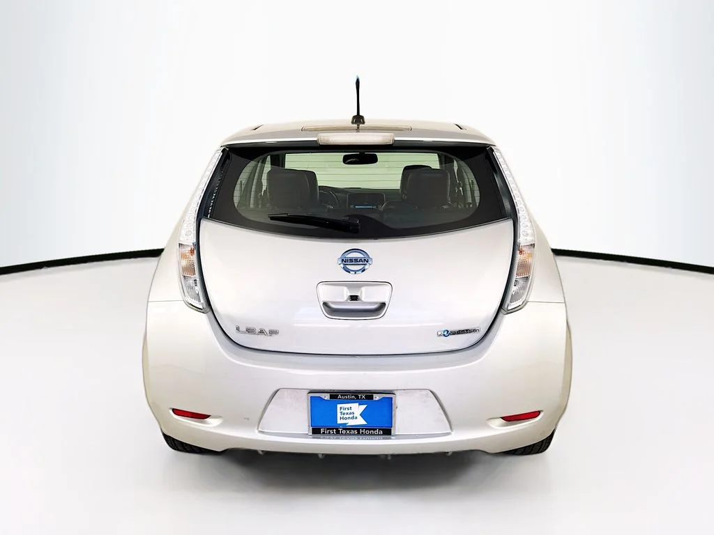 Used 2014 Brilliant Silver Nissan SL image 7