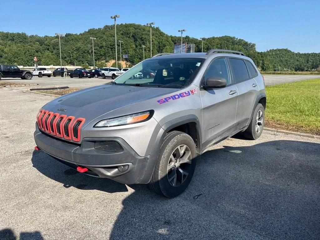 Used 2018 Billet Silver Metallic Jeep Trailhawk image 1