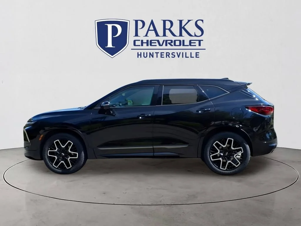 Used 2023 BLACK Chevrolet RS image 29