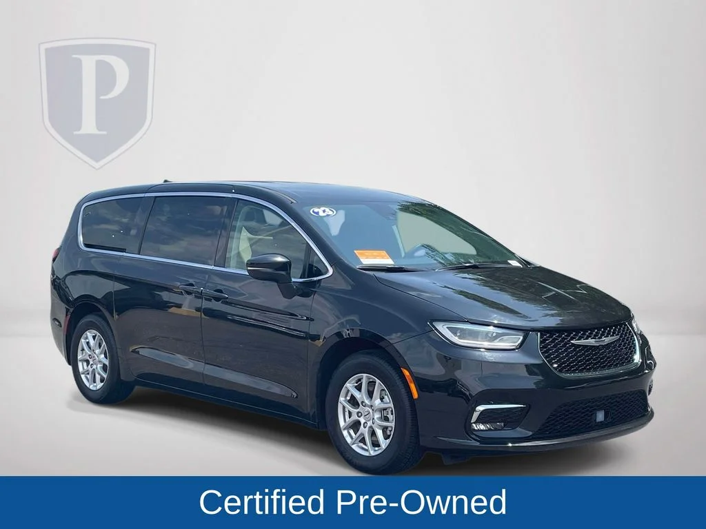 Used 2023 Black Chrysler Touring L image 2