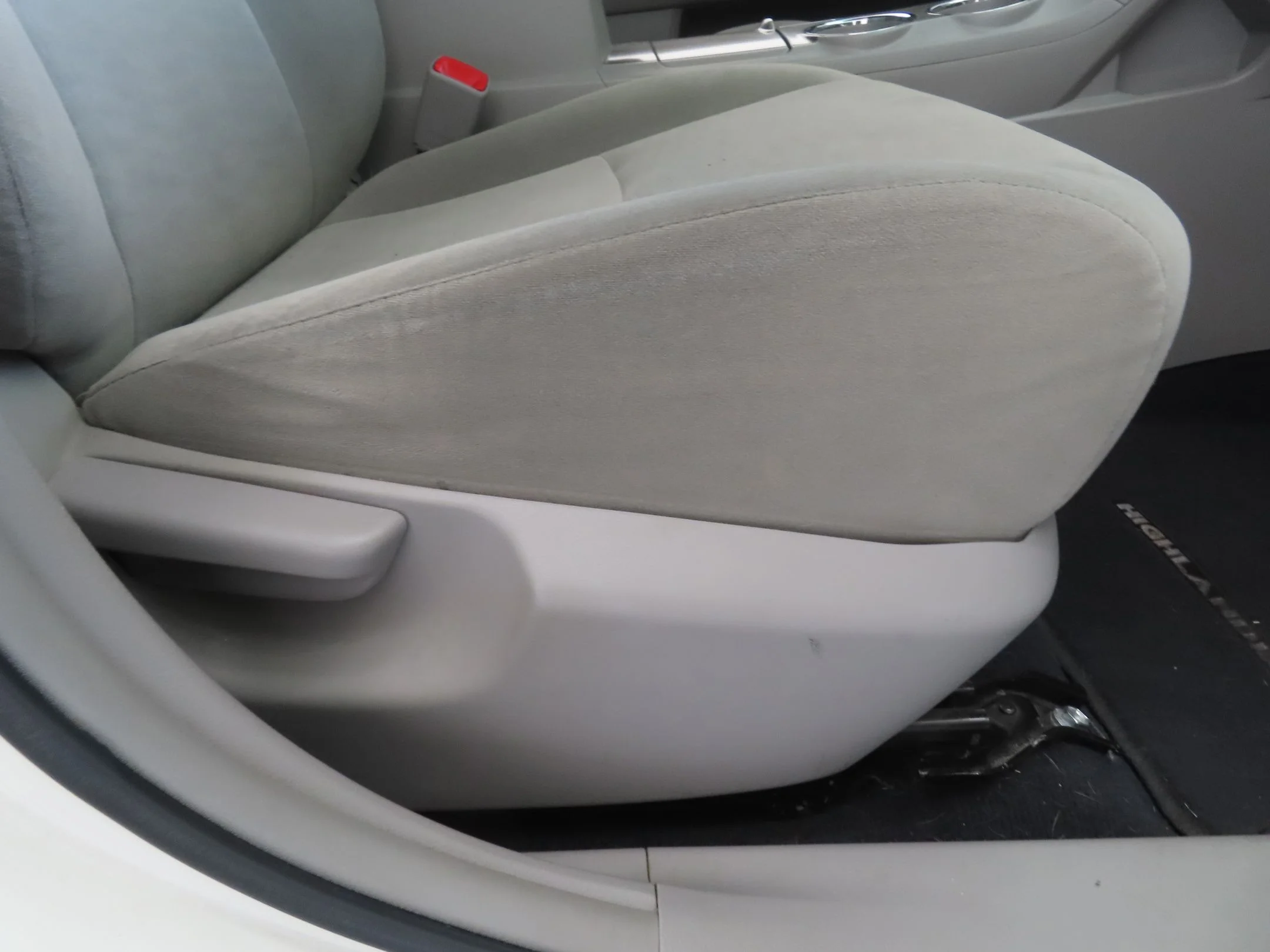 Used 2012 White Toyota Base image 26