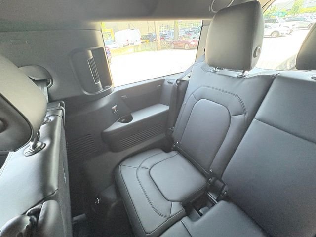 New 2026 Woolstone Green Land Rover X-Dynamic SE image 45