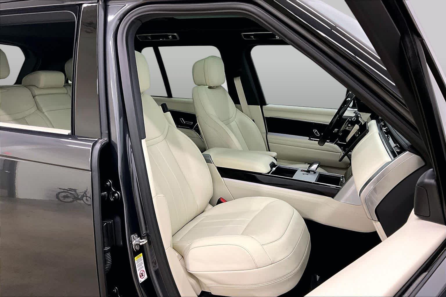 Used 2025 Carpathian Grey Premium Metallic Land Rover SE image 9