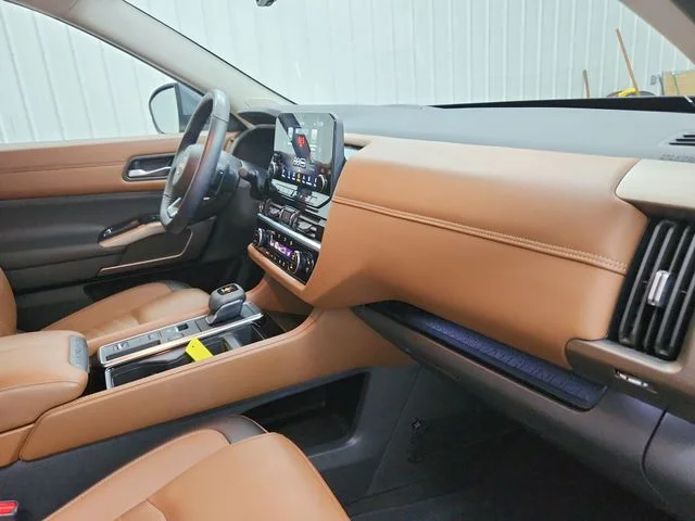 Used 2024 Gray Nissan Platinum image 39