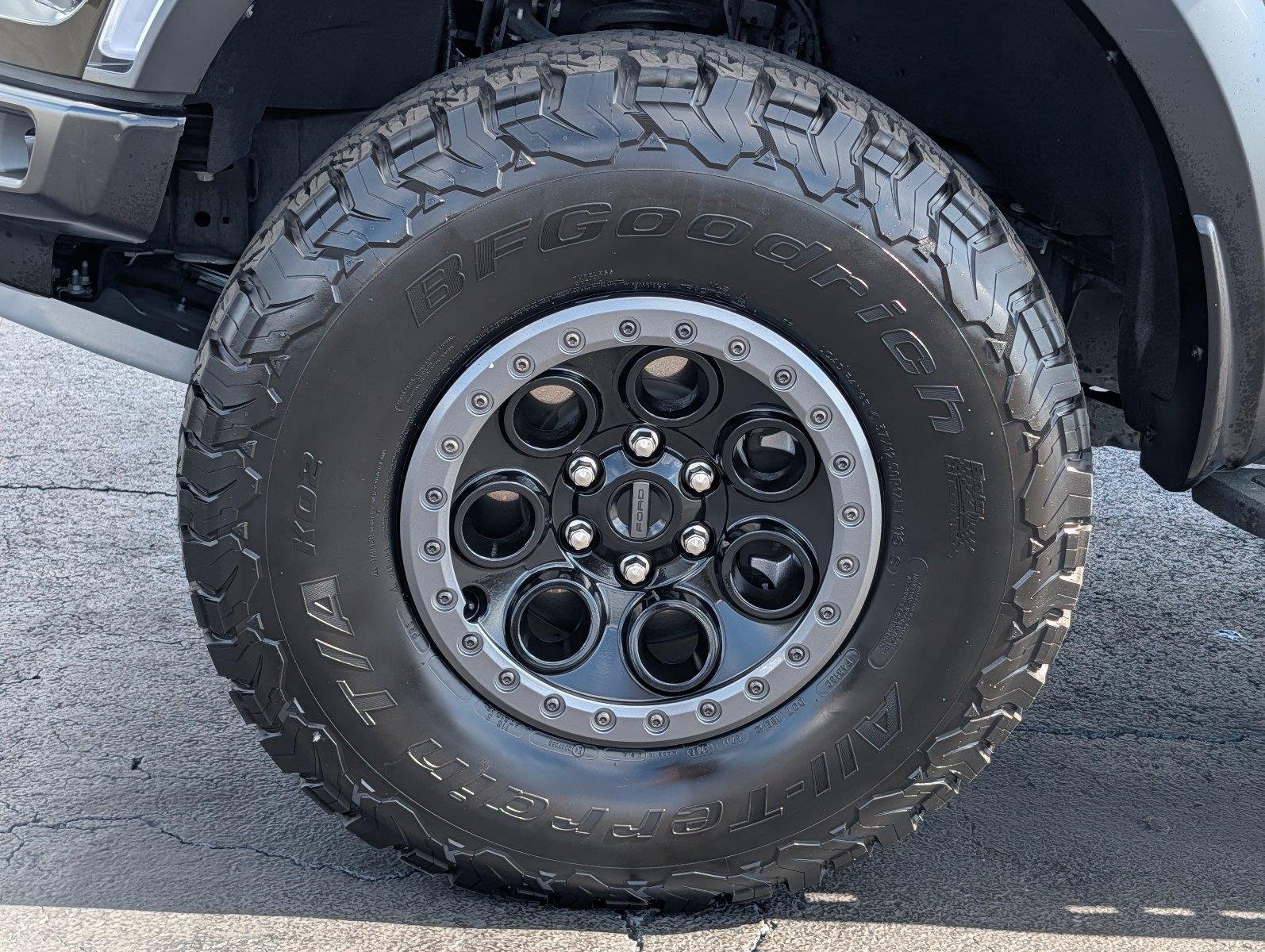 Used 2025 Shelter Green Ford Raptor image 10