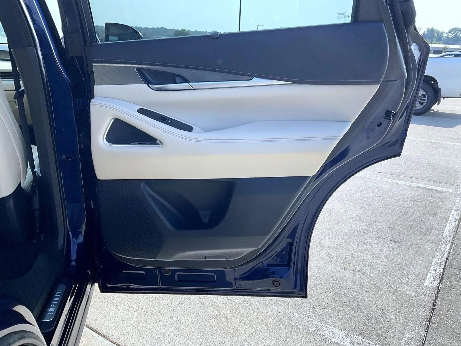 Used 2023 Blue INFINITI LUXE image 23
