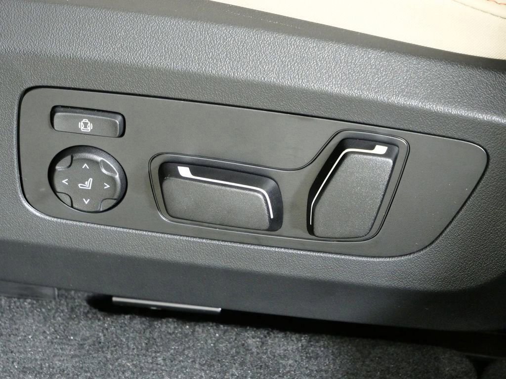 Used 2026 Skyscraper Grey Metallic BMW 30 xDrive image 39