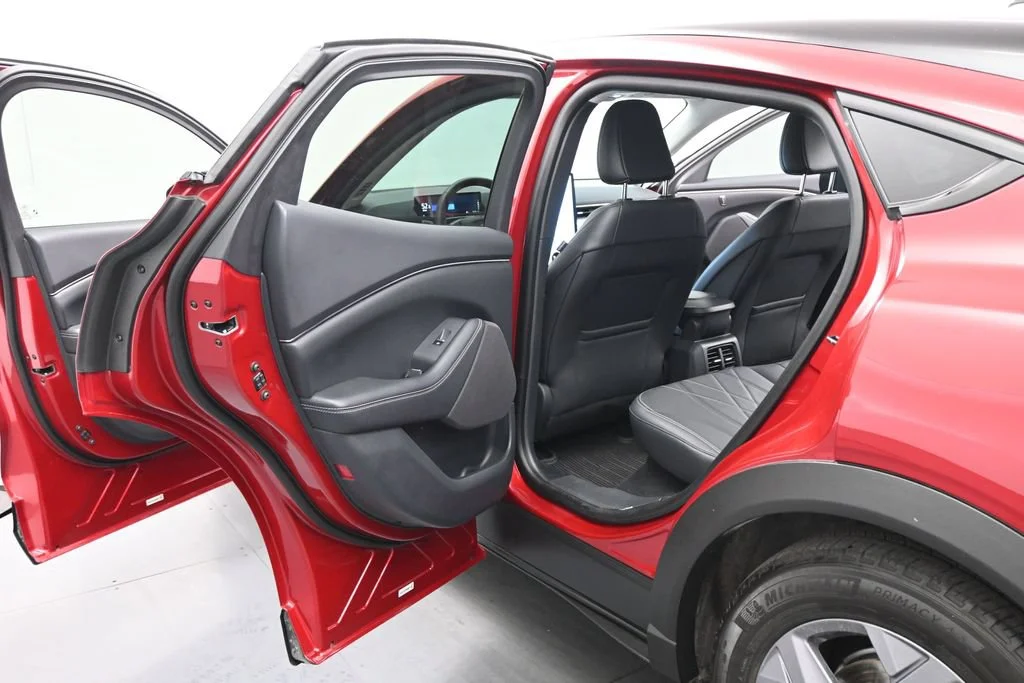 Used 2023 Red Ford Select image 18