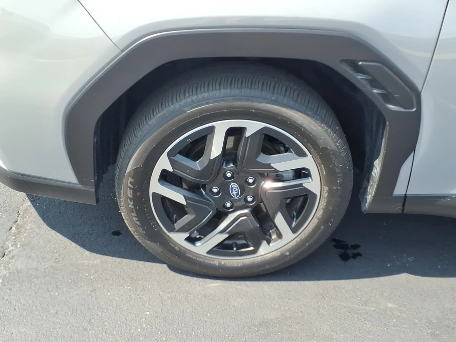 Used 2025 River Rock Pearl Subaru Limited image 31