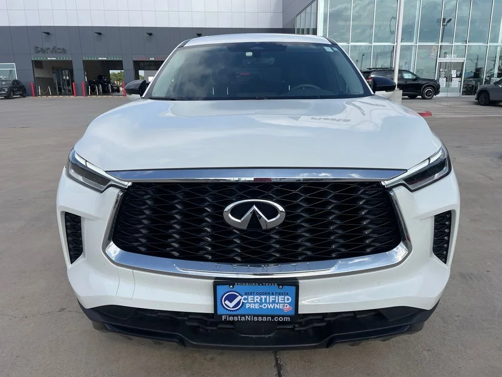 Used 2025 White INFINITI PURE image 2