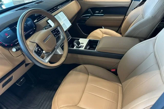 New 2026 Belgravia Green Land Rover SE image 9
