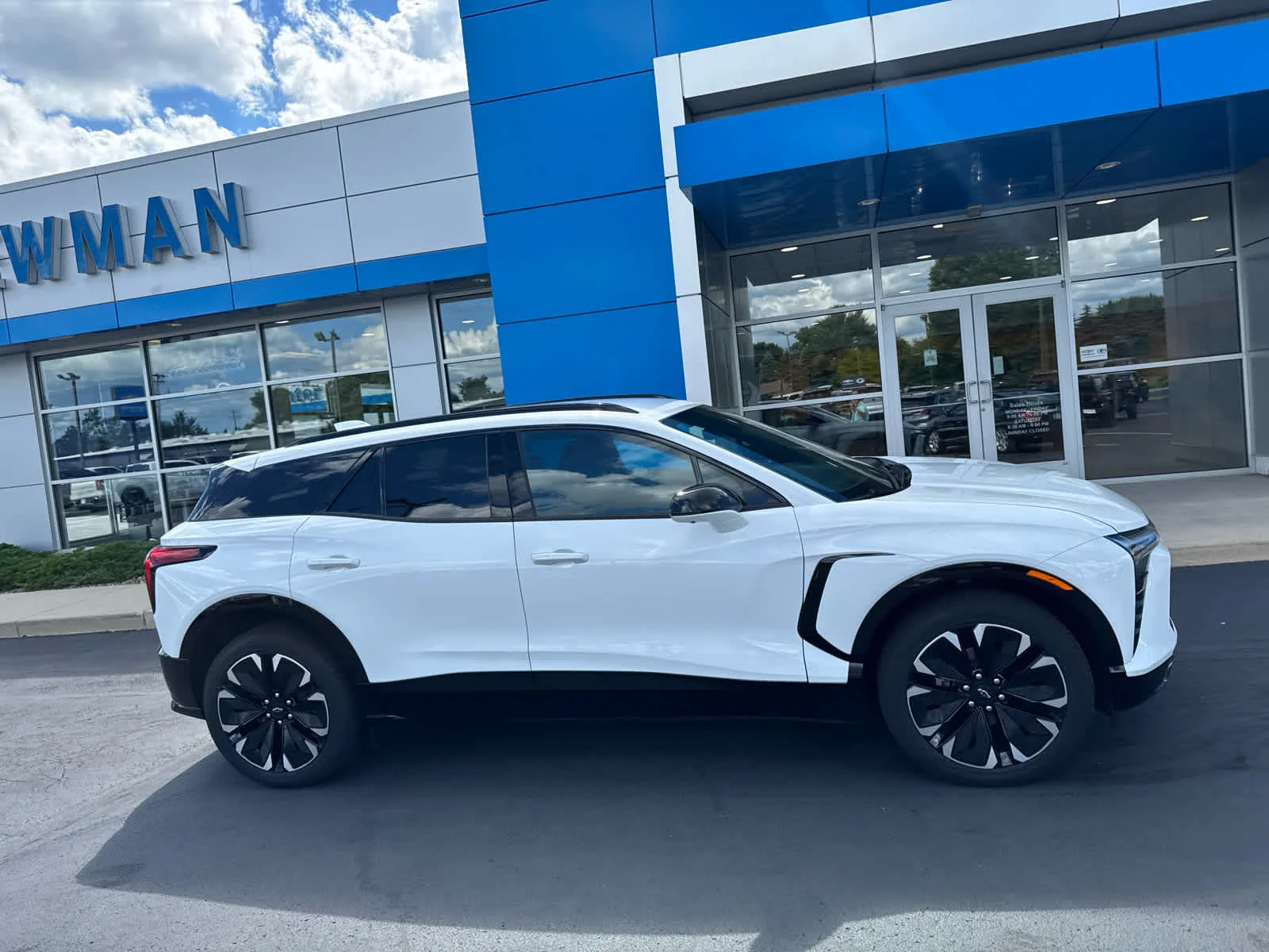 Used 2024 Chevrolet Blazer EV RS with VIN 3GNKDCRJ2RS171386 for sale in Cedarburg, WI