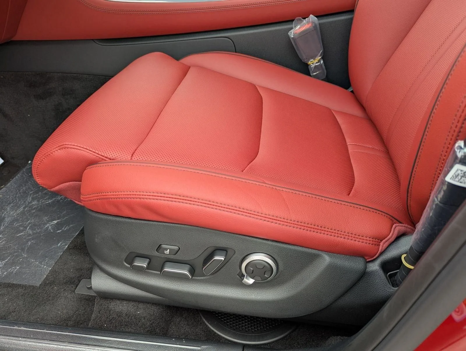 2026 GENESIS GV70 Sport Advanced - Photo 16