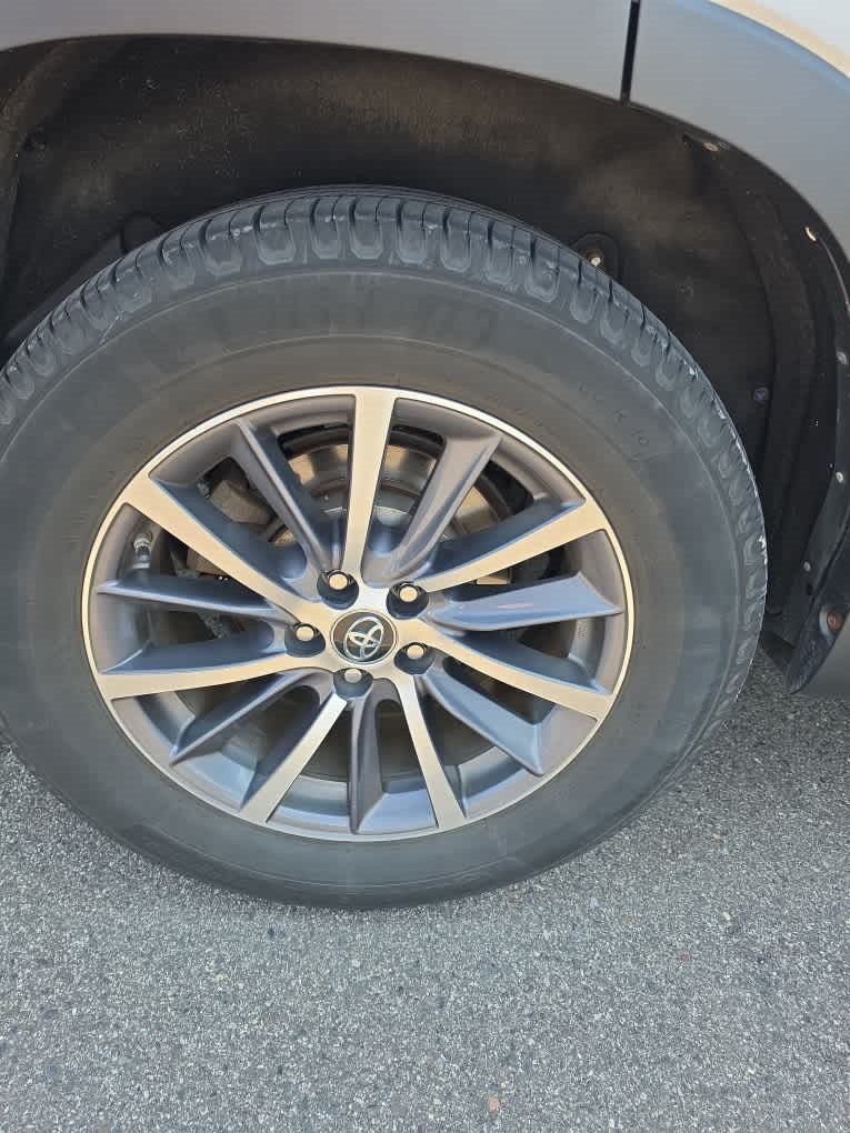 Used 2017 Blizzard Pearl Toyota XLE image 6