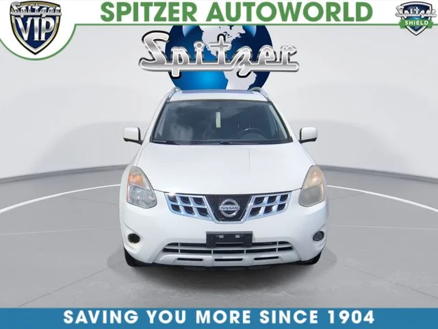 Used 2013 White Nissan SL image 4
