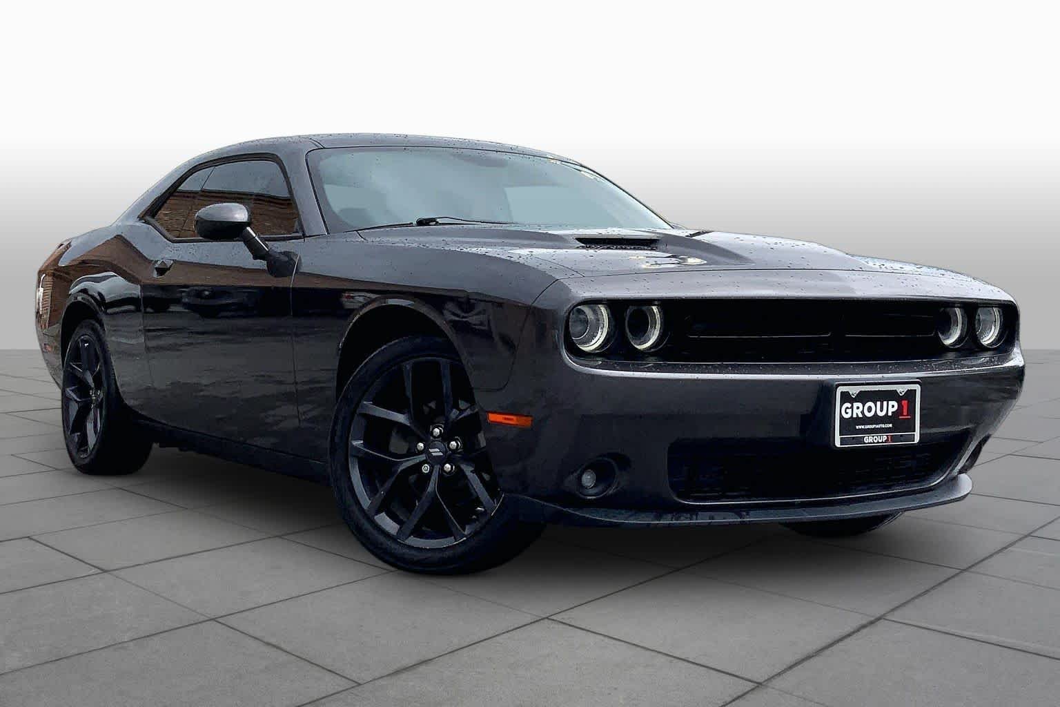 Used 2021 Granite Pearlcoat Dodge SXT image 3