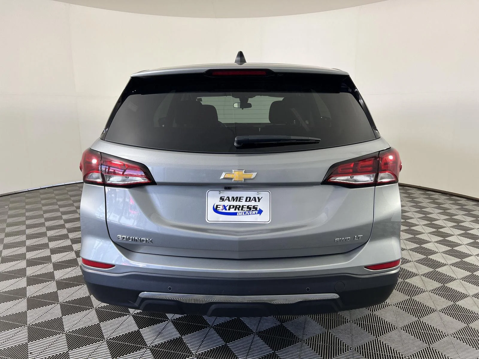 Used 2024 Sterling Gray Metallic Chevrolet LT image 27