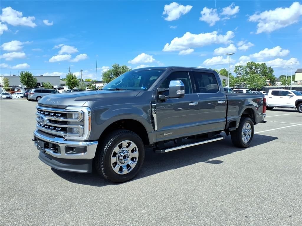 Used 2025 Gray Ford Lariat image 9