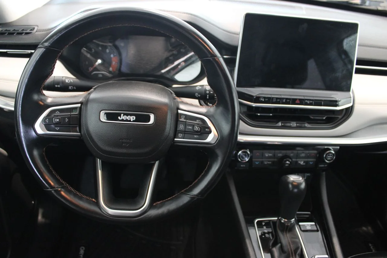 Used 2022 Gray Jeep Limited image 6