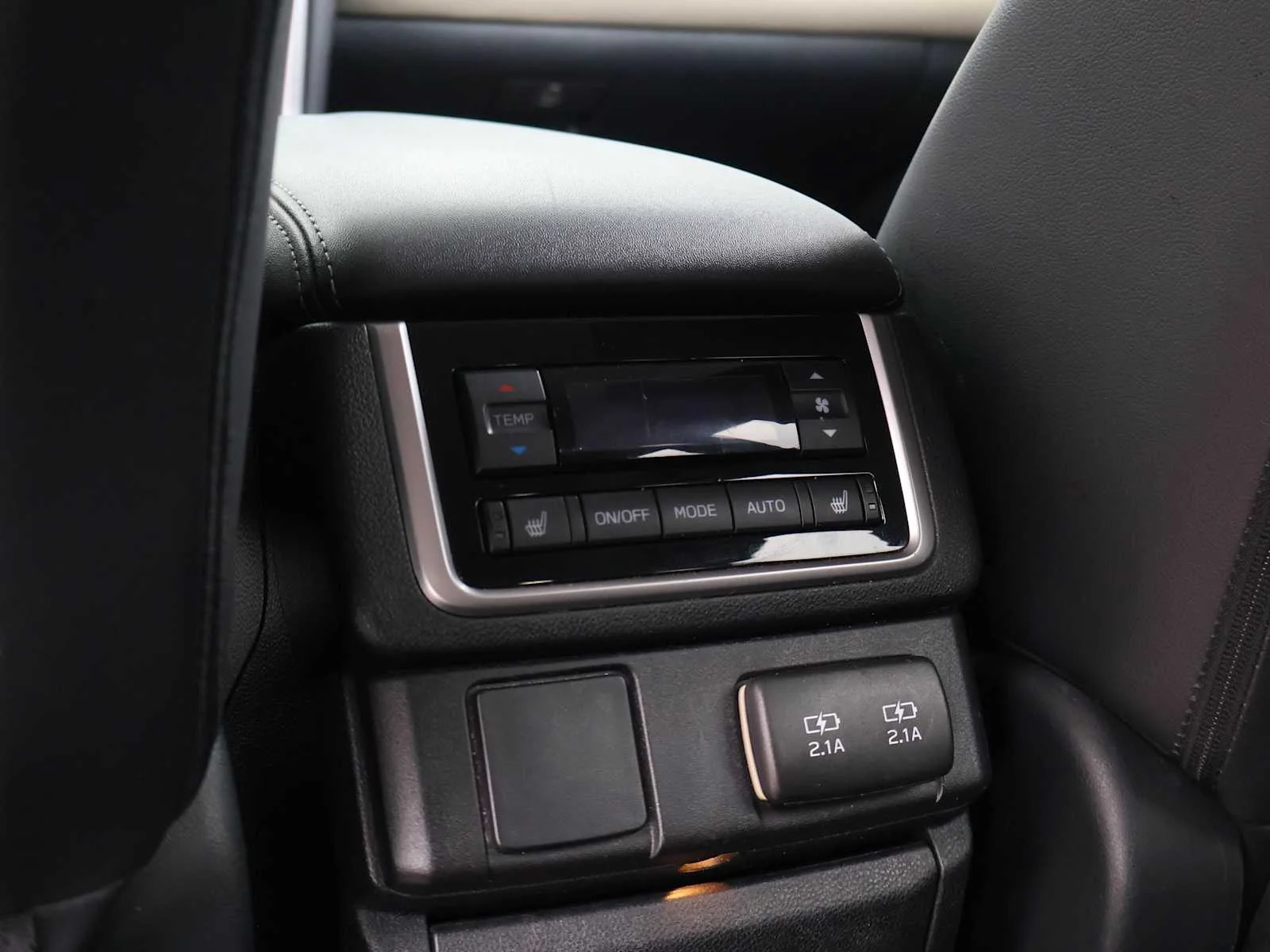 Used 2021 Ice Silver Metallic Subaru Limited image 27