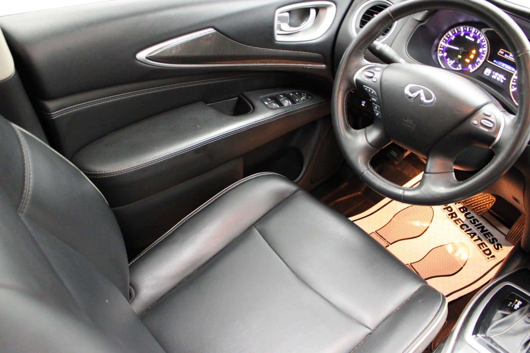 Used 2019 Majestic White INFINITI PURE image 28