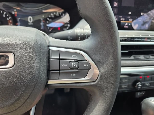 Used 2024 Silver Jeep Latitude image 32