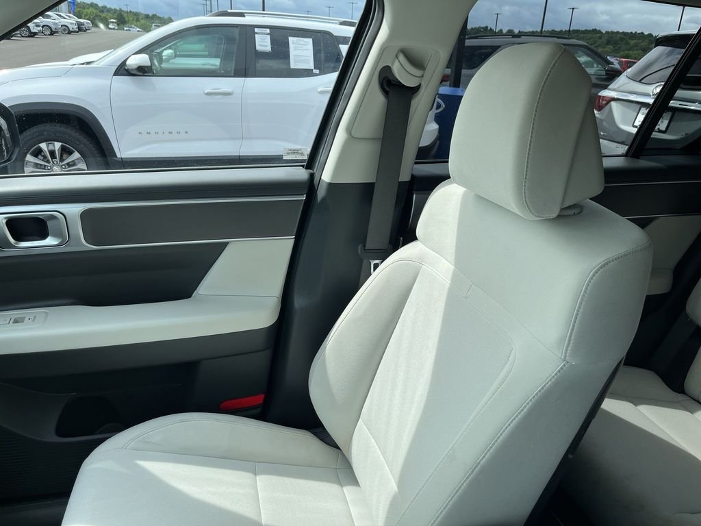 Used 2025 Gray Hyundai SE image 25