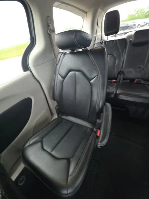 Used 2024 Silver Chrysler Touring L image 23