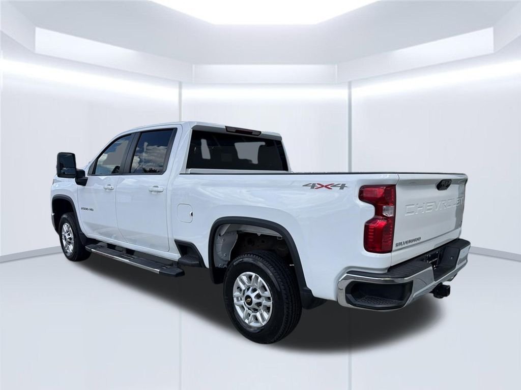 Used 2025 White Chevrolet LT image 5